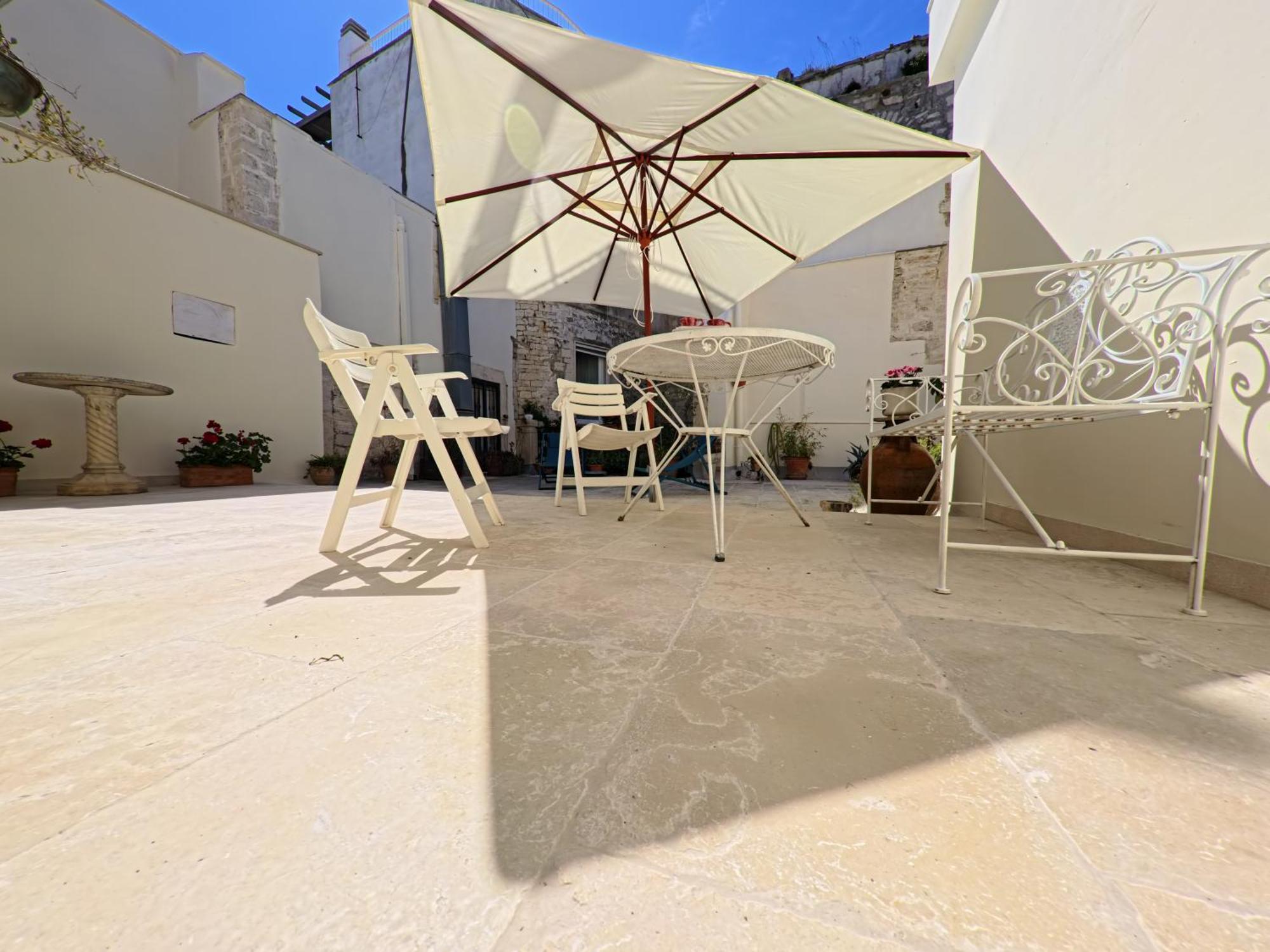 Palazzo Framarino Dei Malatesta - Noble Floor - XIV Century Giovinazzo Exteriér fotografie