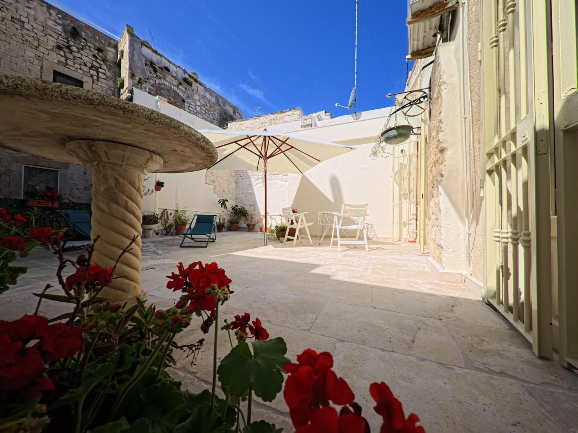 Palazzo Framarino Dei Malatesta - Noble Floor - XIV Century Giovinazzo Exteriér fotografie
