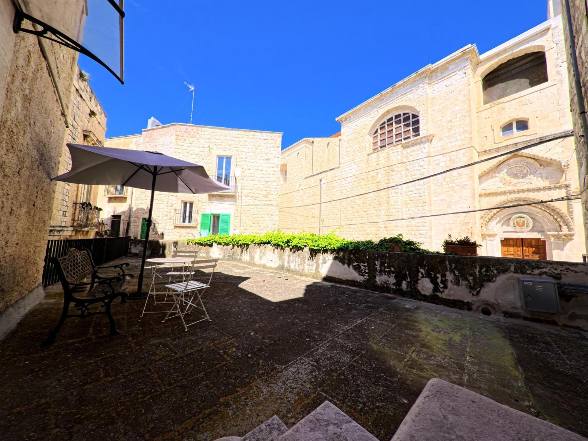 Palazzo Framarino Dei Malatesta - Noble Floor - XIV Century Giovinazzo Exteriér fotografie